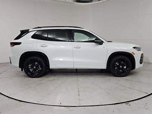 New 2025 Volkswagen Tiguan SE R-Line image 7