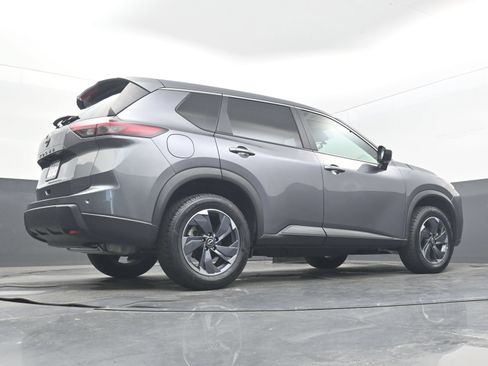 Used 2025 Nissan Rogue SV FWD image 26