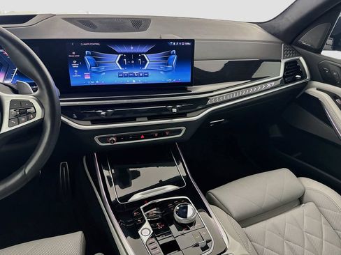 Used 2024 BMW X7 xDrive40i w/ Executive Package AWD/4WD image 24