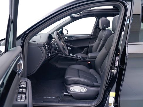 Certified 2026 Porsche Macan AWD/4WD image 18