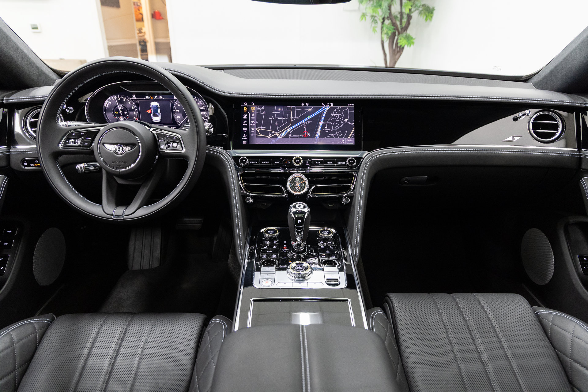 Used 2024 Bentley Flying Spur Plug-In Hybrid AWD/4WD image 5