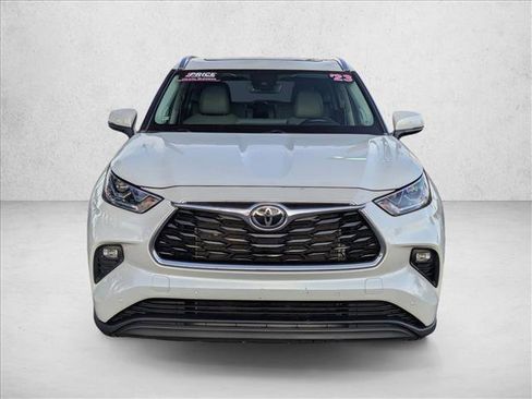 Used 2023 Toyota Highlander Limited image 2