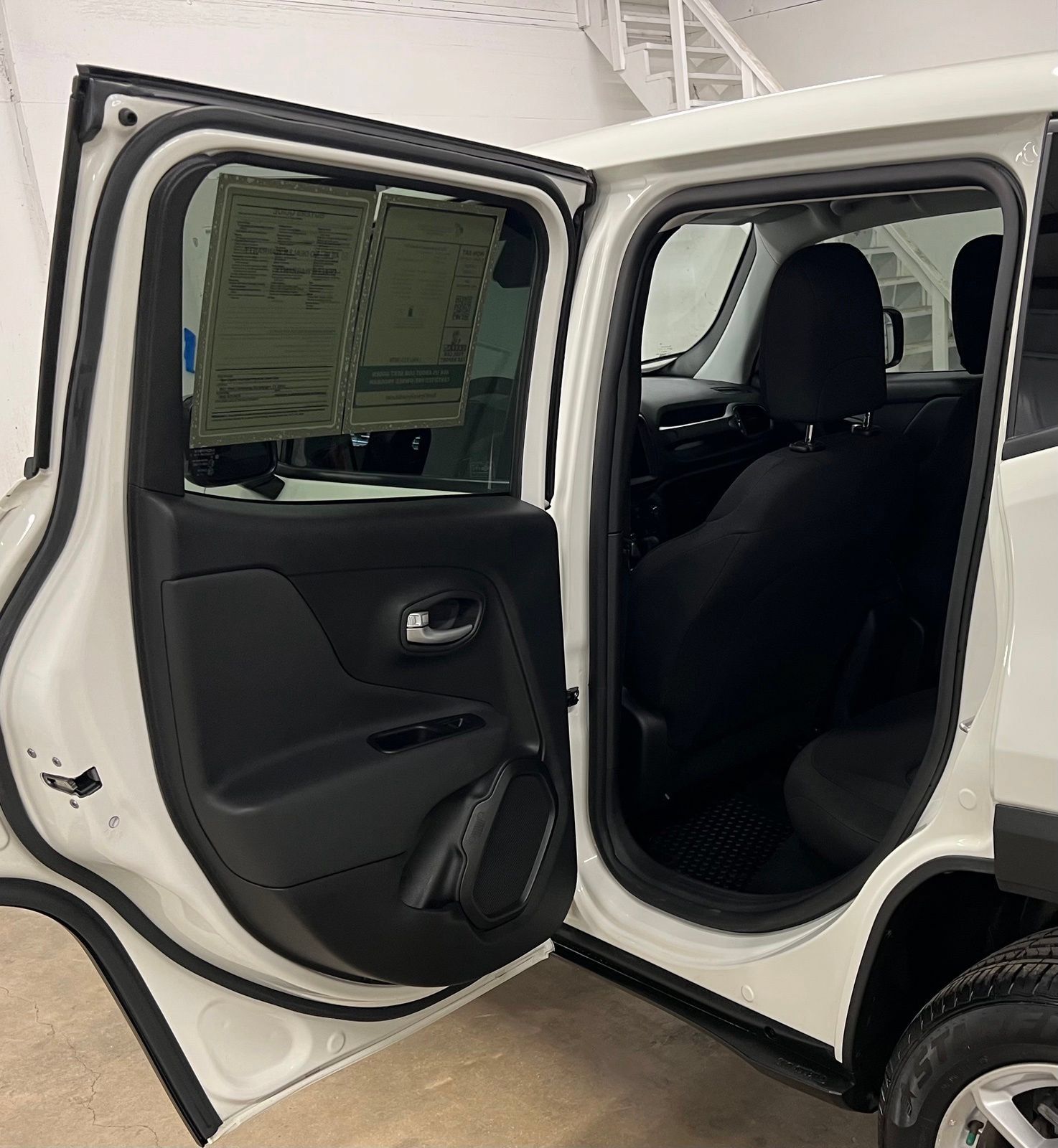 Used 2023 Jeep Renegade Latitude AWD/4WD image 23