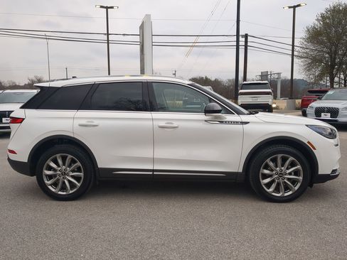 Used 2022 Lincoln Corsair AWD w/ Premium Package image 2