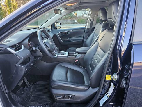 Used 2020 Toyota RAV4 XLE Premium image 20