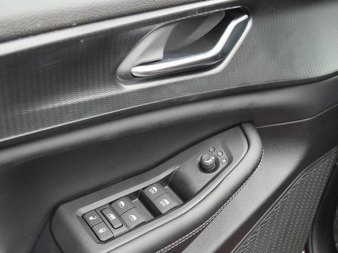 New 2025 Jeep Grand Cherokee Altitude image 13