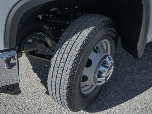 Used 2025 Chevrolet Silverado 3500 LT w/ Convenience Package image 42