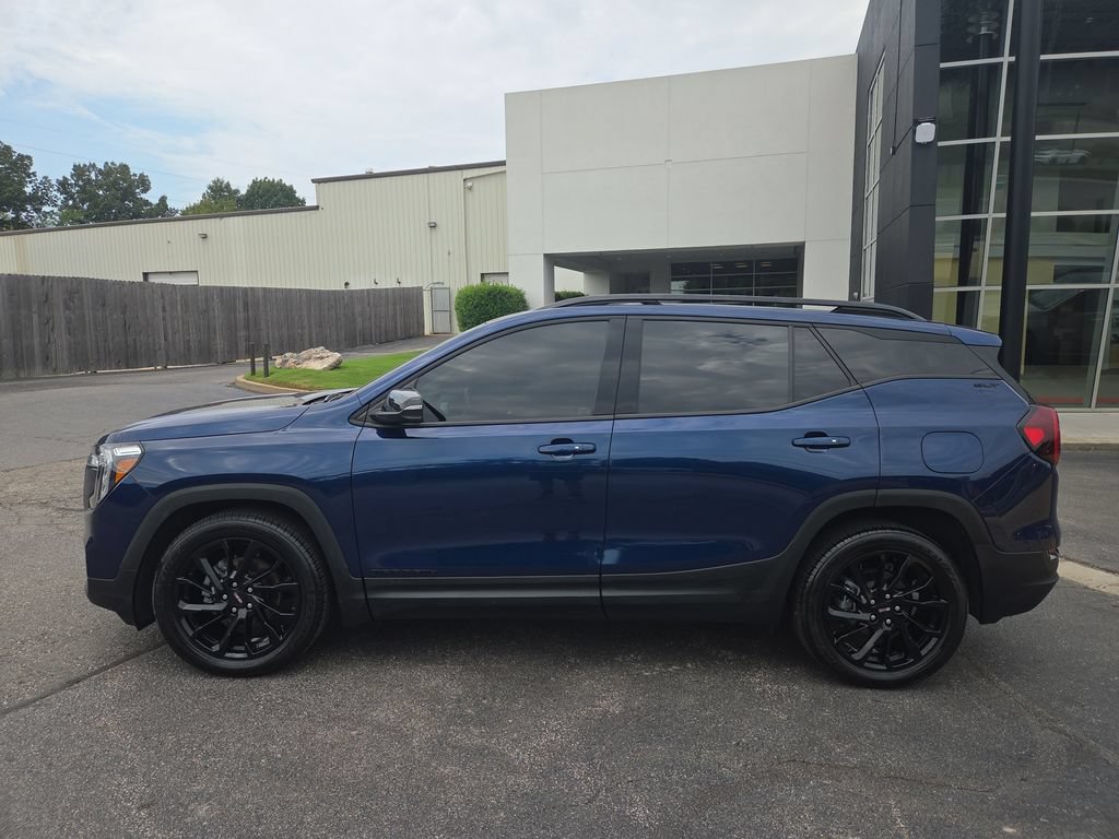 Used 2023 GMC Terrain SLT w/ Elevation Edition FWD image 2
