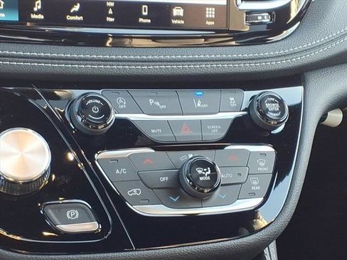 New 2026 Chrysler Pacifica Limited w/ S Appearance Package FWD image 9