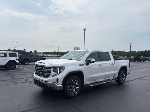 Used 2023 GMC Sierra 1500 SLT w/ SLT Premium Package AWD/4WD image 4