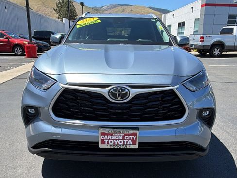 Used 2023 Toyota Highlander XLE AWD/4WD image 8
