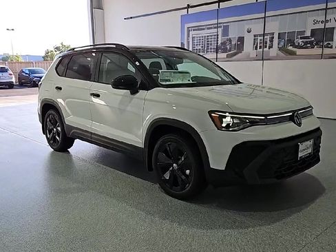 New 2026 Volkswagen Taos SE FWD image 2