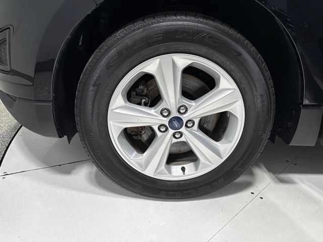 Used 2017 Ford Edge SE AWD/4WD image 4