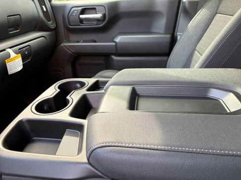 Used 2025 Chevrolet Silverado 1500 Custom image 2