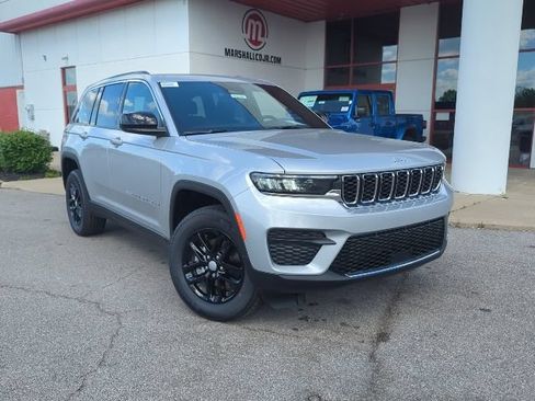 New 2026 Jeep Grand Cherokee Laredo X AWD/4WD image 3
