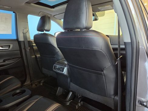 Used 2019 Toyota Highlander SE AWD/4WD image 30