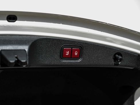 Used 2018 Mercedes-Benz E 400 Coupe image 45