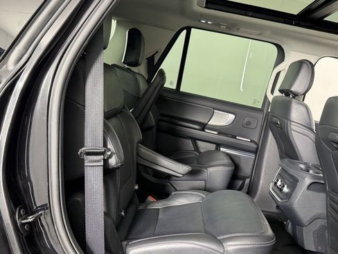 Used 2025 Ford Expedition Platinum w/ Driver's Package image 30