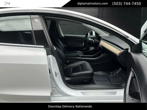 Used 2018 Tesla Model 3 Long Range image 19