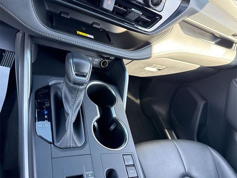 Used 2024 Toyota Highlander XSE image 18