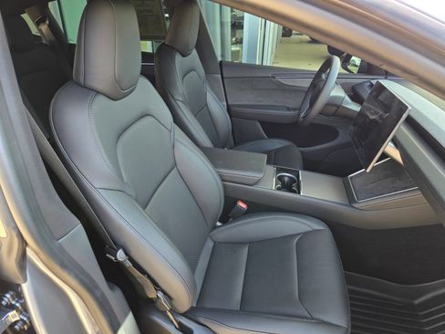 Used 2026 Tesla Model Y Long Range RWD image 23