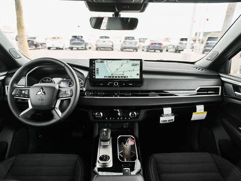 New 2026 Mitsubishi Outlander LE FWD image 47
