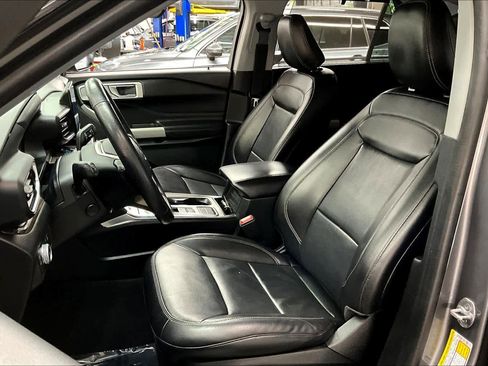 Used 2022 Ford Explorer Limited w/ Equipment Group 301A image 25