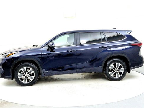 New 2026 Toyota Highlander XLE image 3