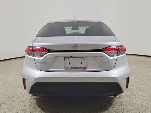 Used 2025 Toyota Corolla LE FWD image 6
