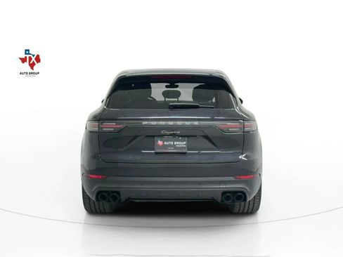 Used 2022 Porsche Cayenne Platinum Edition image 8