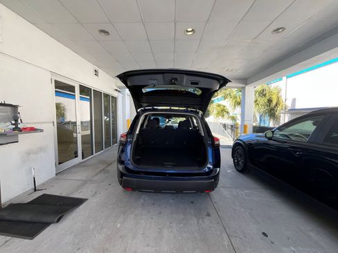 Used 2025 Nissan Rogue SV image 33