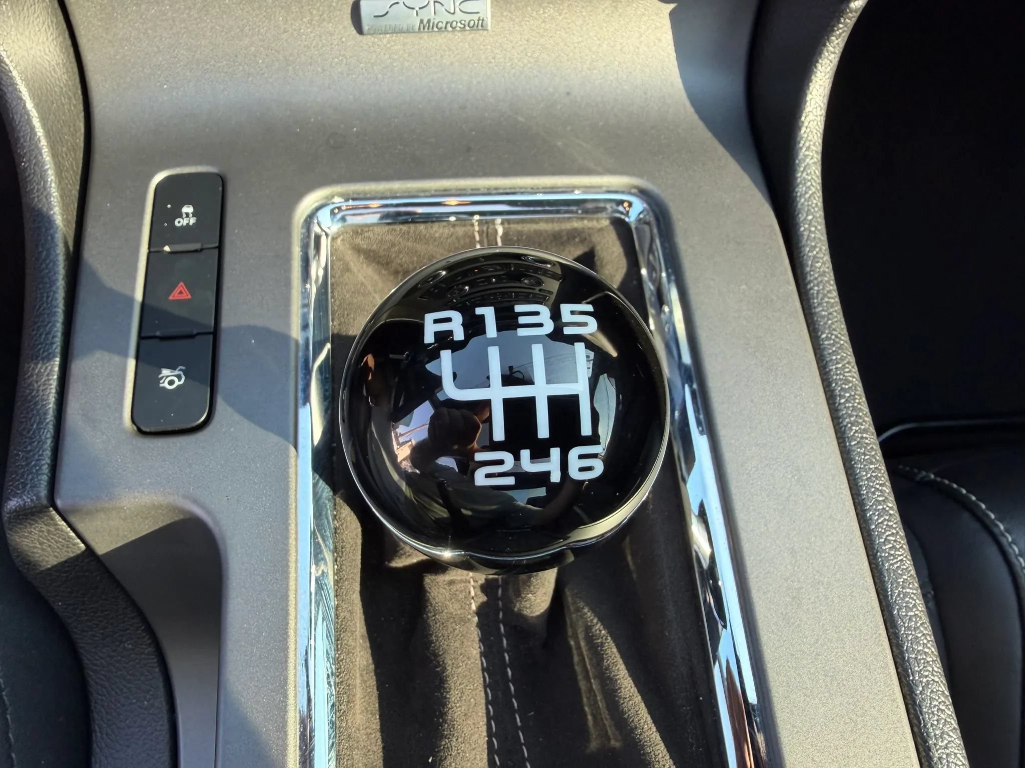 Used 2012 Ford Mustang GT Premium w/ HID Headlamps & Security Pkg RWD image 23