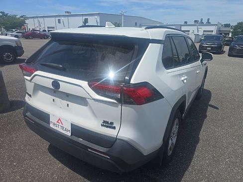 Used 2021 Toyota RAV4 XLE w/ Convenience Package AWD/4WD image 5