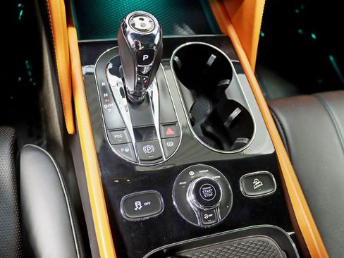 Used 2020 Bentley Bentayga Design Series AWD/4WD image 26