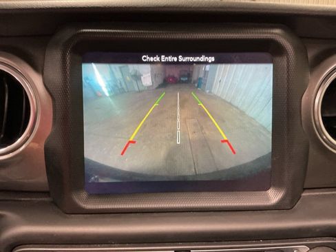 Used 2018 Jeep Wrangler Unlimited Sahara w/ Dual Top Group image 18