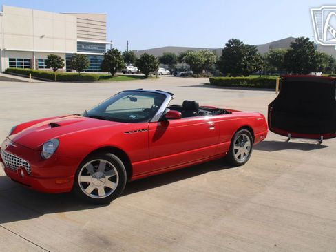 Used 2002 Ford Thunderbird image 2