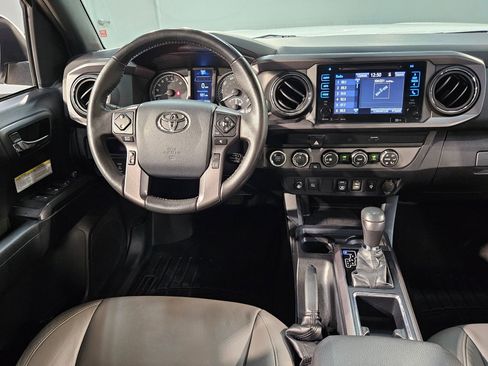 Used 2019 Toyota Tacoma TRD Off-Road AWD/4WD image 9