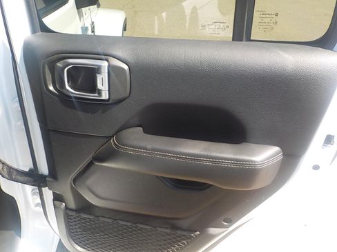 Used 2025 Jeep Wrangler Sport AWD/4WD image 19