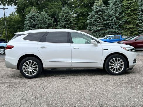 Used 2018 Buick Enclave Essence AWD/4WD image 38