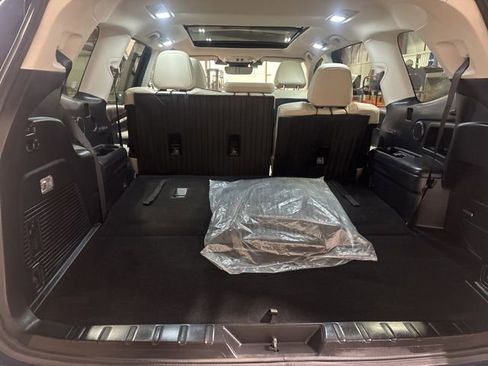 Used 2023 Subaru Ascent Limited w/ Technology Package image 27