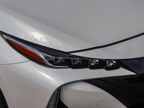 Used 2020 Toyota Prius Prime XLE FWD image 12
