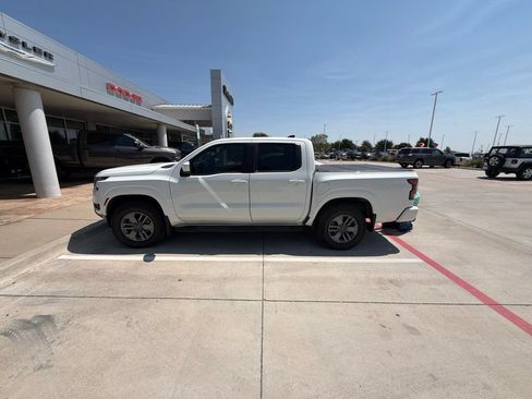 Used 2025 Nissan Frontier SV AWD/4WD image 6