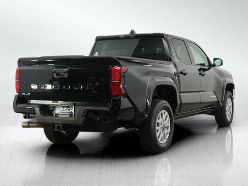Used 2025 Toyota Tacoma SR5 AWD/4WD image 5
