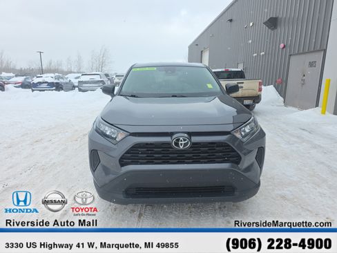Used 2022 Toyota RAV4 LE image 3