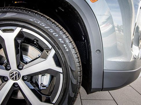 New 2026 Volkswagen Tiguan SE image 21