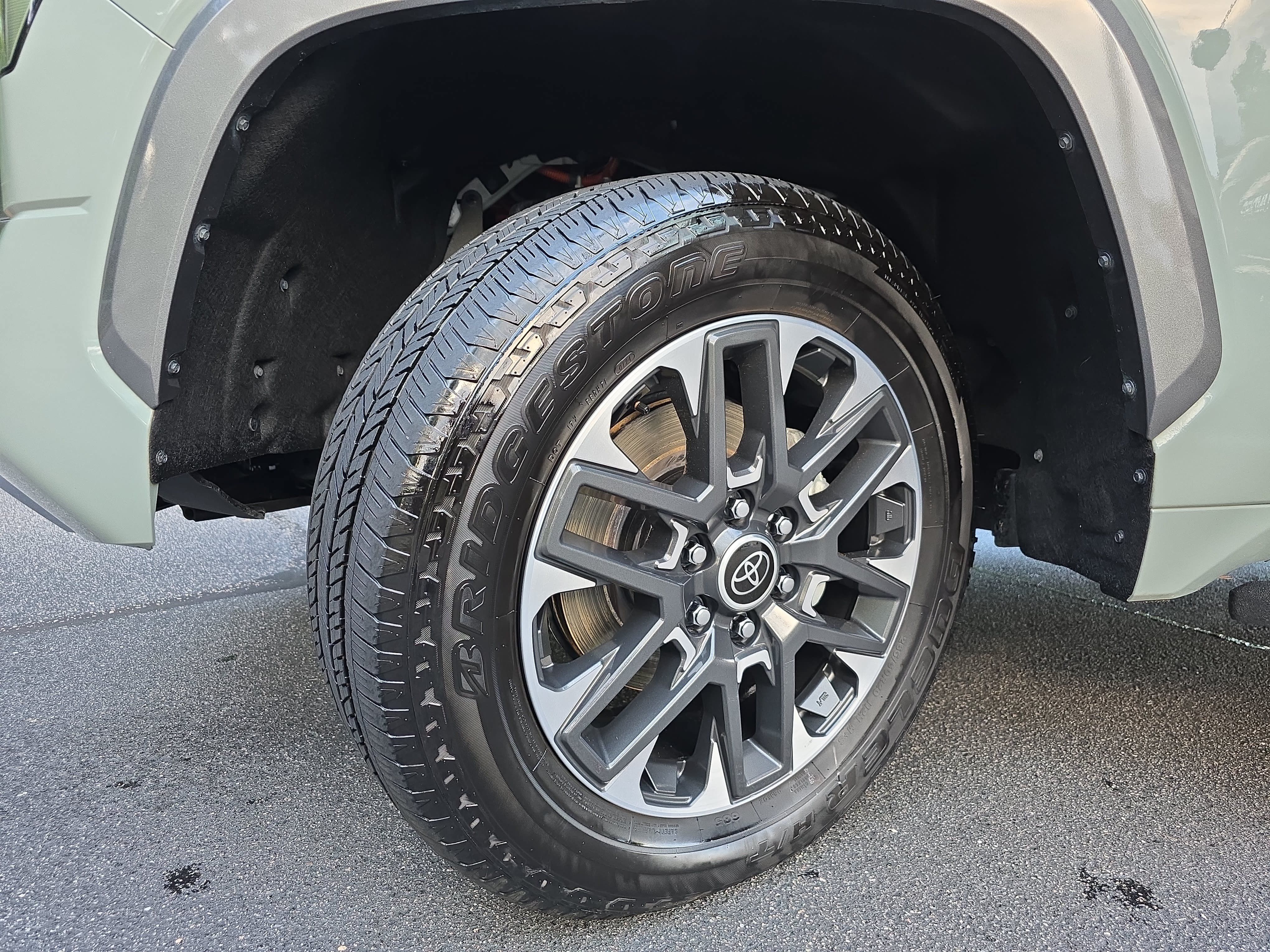 Used 2024 Toyota Tundra Limited w/ Power Package AWD/4WD image 32