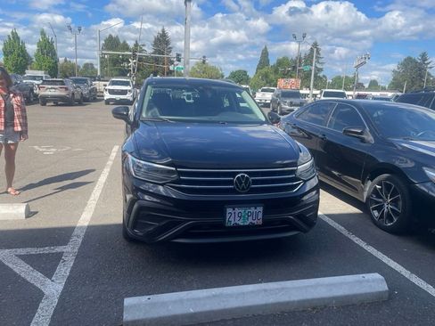 Used 2022 Volkswagen Tiguan SE w/ Panoramic Sunroof Package AWD/4WD image 7