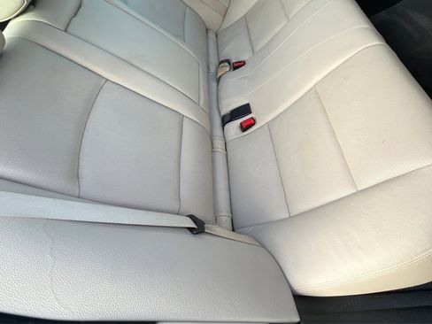 Used 2012 BMW 550i xDrive Sedan AWD/4WD image 24