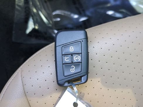 Used 2019 Volkswagen Jetta SEL w/ Cold Weather Package FWD image 28