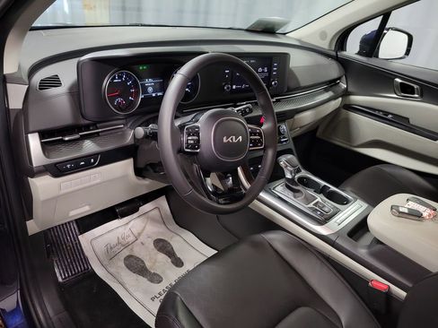 Used 2024 Kia Carnival LX image 13